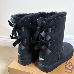 Sz7 UGG Bailey Bow black